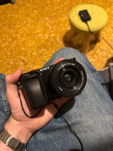Περισσότερες πληροφορίες για "Sony α6000 Kit E PZ 16-50mm F3.5-5.6 OSS 1000 Κλικ Με εγγυηση"