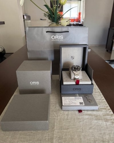 Περισσότερες πληροφορίες για "Oris Divers Sixty-Five 65 Automatic 42mm Full Set Mint Condition, με εγγύηση έως 06/2026."