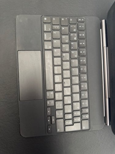 Περισσότερες πληροφορίες για "Magic Keyboard folio για iPad Pro  11"
