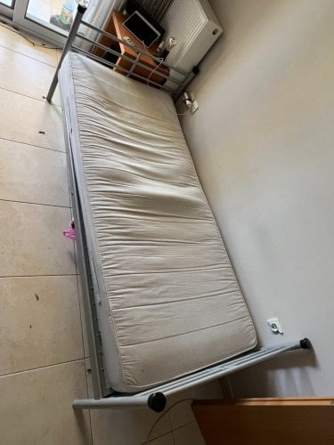 Περισσότερες πληροφορίες για "Κρεβάτι με μεταλλικό σκελετό και στρώμα"