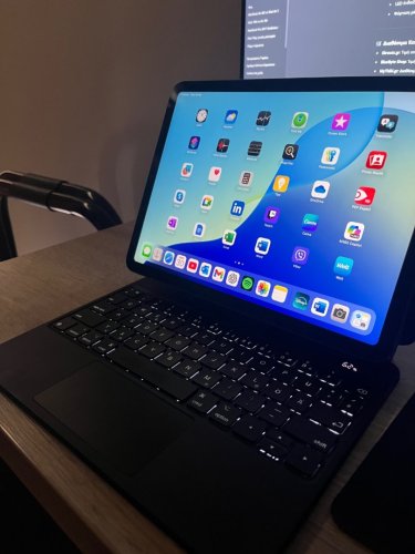 Περισσότερες πληροφορίες για "iPad Air M1 Apple Pencil 2 ESR Keyboard Case"
