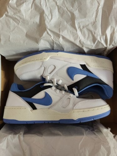 Περισσότερες πληροφορίες για "Nike, Adidas, Camper.Ενεργή αγγελία έως 8/5"