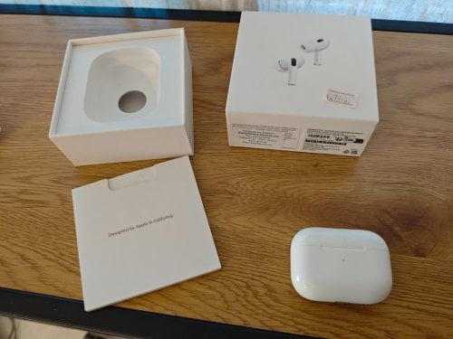 Περισσότερες πληροφορίες για "Airpods Pro 2 Lighting ΘΉΚΗ ΜΌΝΟ από Γερμανο με απόδειξη)"