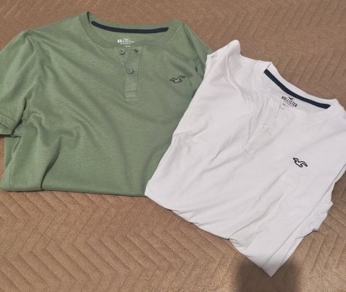 Περισσότερες πληροφορίες για "Hollister t-shirt"