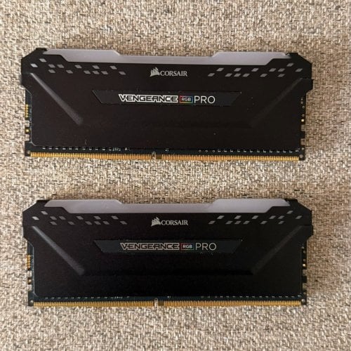 Περισσότερες πληροφορίες για "Corsair Vengeance RGB Pro 16GB DDR4 RAM με 2 Modules (2x8GB) και Ταχύτητα 3200 για Desktop"
