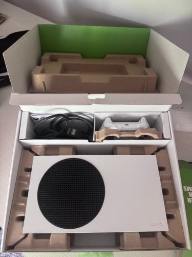 Περισσότερες πληροφορίες για "🎮 Xbox Series S με 2 Χειριστήρια – Άριστη Κατάσταση – Με Κουτί ✅"
