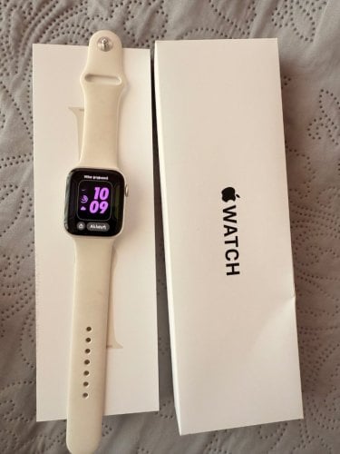 Περισσότερες πληροφορίες για "Apple Watch SE (44mm/Ασημί/Αλουμίνιο)"