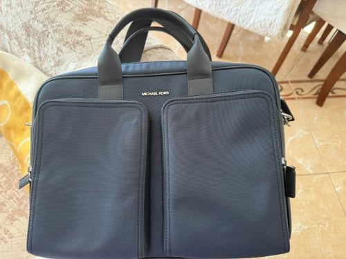 Περισσότερες πληροφορίες για "Michael Kors τσάντα"