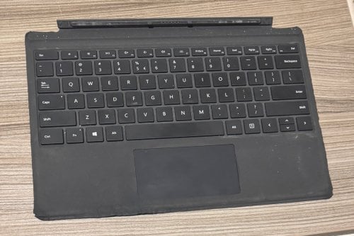 Περισσότερες πληροφορίες για "Πωλείται Microsoft Surface Pro Keyboard πλήρως λειτουργικό"