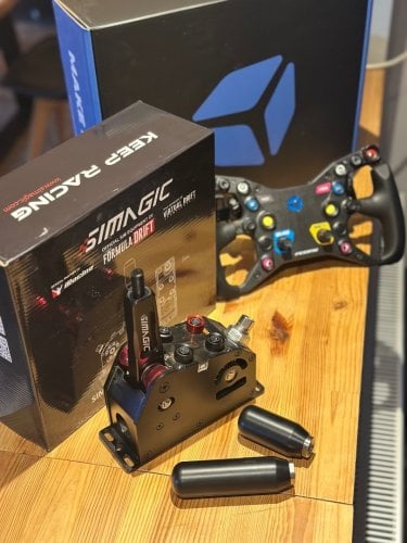 Περισσότερες πληροφορίες για "Simagic Q1, Cube Control F-Core."