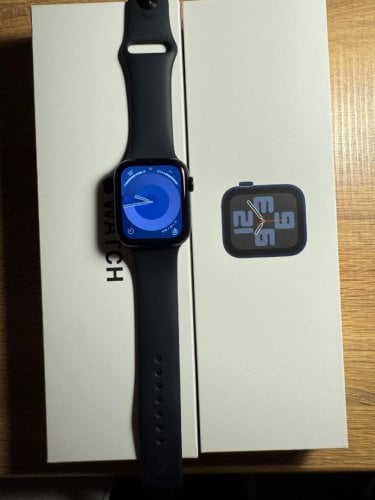 Περισσότερες πληροφορίες για "Apple Watch SE (44mm/Μαύρο)"