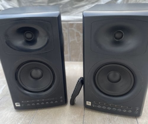 Περισσότερες πληροφορίες για "JBL PRO LSR4326P STUDIO MONITOR SPEAKERS (ΣΕΤ) - Επαγγελματικά Αυτοενισχυόμενα Ηχεία Μονιτορ"