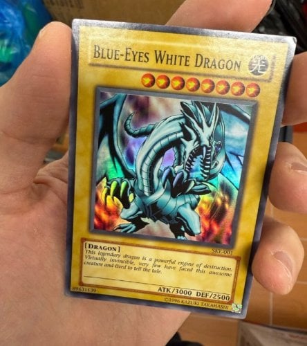 Περισσότερες πληροφορίες για "YU-GI-OH Blue Eyes White Dragon Gold Card"