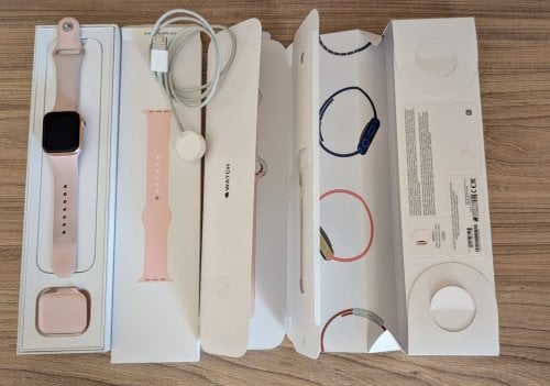 Περισσότερες πληροφορίες για "Apple Watch Series 6 (40mm/Χρυσός (Χρυσό)/Αλουμίνιο)"