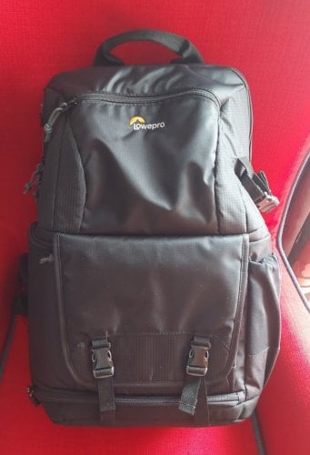 Περισσότερες πληροφορίες για "Lowepro Fastpack Backpack BP 250 AW II"