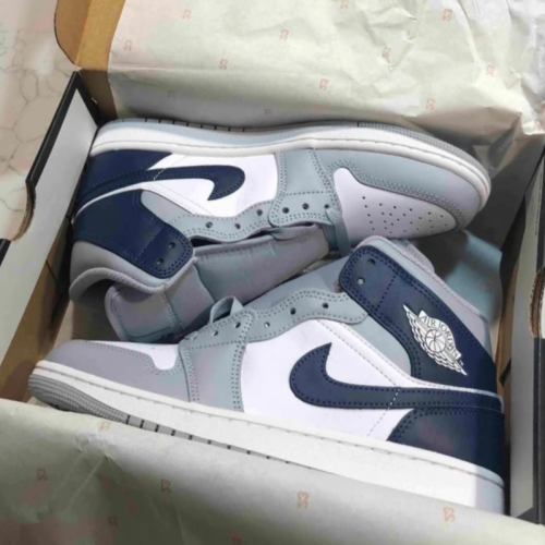 Περισσότερες πληροφορίες για "Jordan Air 1 “Wolf Grey Midnight Navy”"