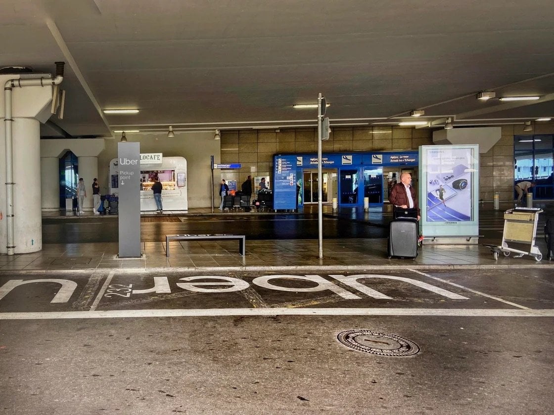 Στρατηγική συνεργασία Uber και Διεθνούς Αερολιμένα Αθηνών με νέο σημείο παραλαβής