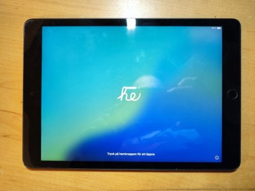 Περισσότερες πληροφορίες για "iPad 7th Gen Space Grey 32GB + Logitech Slim Folio + Uniq Pixo Pro"