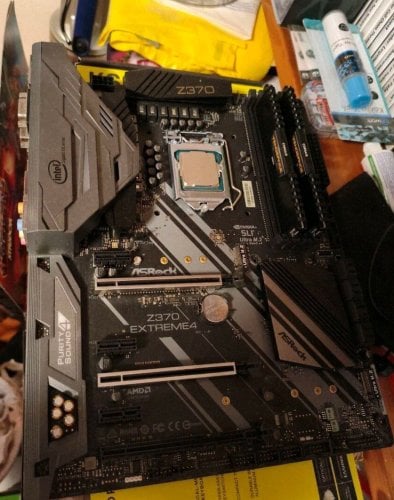 Περισσότερες πληροφορίες για "Asrock Z370 Extreme 4 + Intel 8700k + 32 GB Ram Corsair DDR4 3600"
