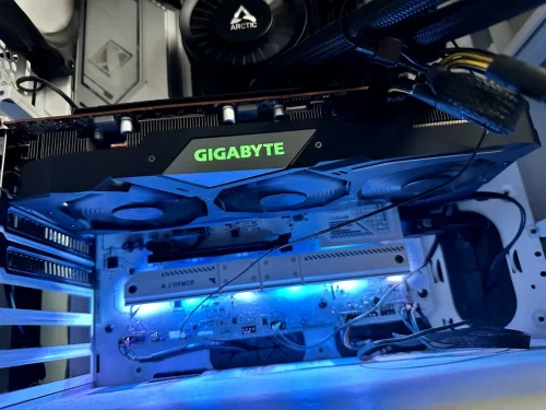 Περισσότερες πληροφορίες για "Rx 5700xt gigabyte 8GB"