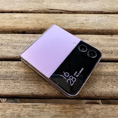 Περισσότερες πληροφορίες για "Samsung Z Flip 4 5G (8/256 GB) +4 θήκες - Άψογο Αντιπροσωπείας"