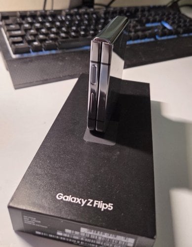 Περισσότερες πληροφορίες για "Samsung Galaxy Z Flip 5 Graphite 256GB ΘΕΣΣΑΛΟΝΙΚΗ"