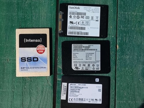 Περισσότερες πληροφορίες για "4x SSD 256GB"