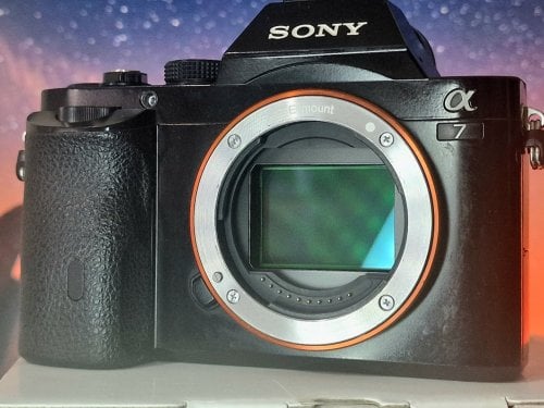 Περισσότερες πληροφορίες για "Sony a7 με 3 μπαταρίες & Tamron 35mm f/2.8 Di III OSD M1:2"