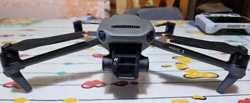 Περισσότερες πληροφορίες για "dji Mavic 3 v2.0 Fly More Combo"