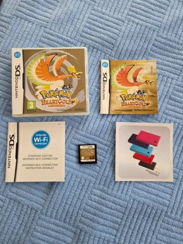 Περισσότερες πληροφορίες για "Pokémon HeartGold (Nintendo DS) – Αυθεντικό, με Κουτί & Εγχειρίδια"