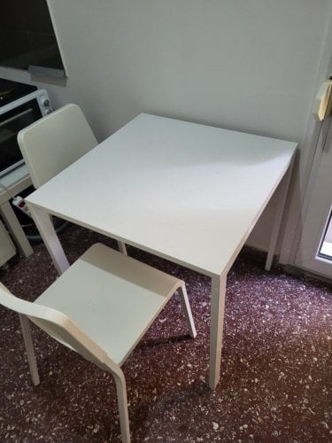 Περισσότερες πληροφορίες για "Πωλείται τραπέζι κουζίνας με μεταλλικά πόδια"