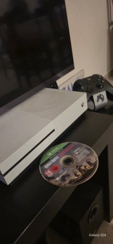 Περισσότερες πληροφορίες για "Xbox one S disk + game+joypad, άριστο"