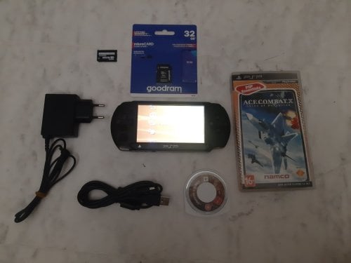 Sony Playstation Portable street μαζι με 2 παιχνιδια μοντελο 1004 street ( sony PSP )