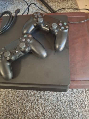 Περισσότερες πληροφορίες για "Ps4 + 2 controller"