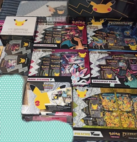 Περισσότερες πληροφορίες για "Pokemon TCG 25th Anniversary: Celebrations Boxes/Collections/Chests/Tins"