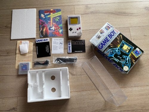 PS VITA-- ATARI-Nintendo Topps---POKEMON celebrations -COMMODORE--sinclair QL tel OPD-----oric atmos