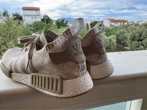 Περισσότερες πληροφορίες για "Adidas Nmd R1 PK Size 45 EU"