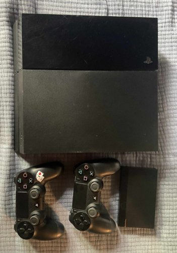 Περισσότερες πληροφορίες για "🕹️PlayStation 4 Bundle (1TB + 500GB εξωτερικός, 2 χειριστήρια, 19 παιχνίδια)"