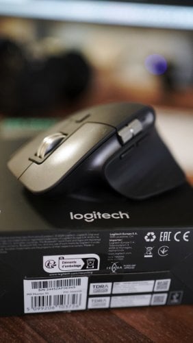 Περισσότερες πληροφορίες για "Logitech MX Master 3S (Μαύρο/RF Wireless + Bluetooth)"