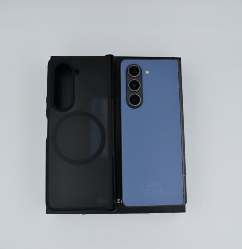 Περισσότερες πληροφορίες για "Samsung Galaxy Z Fold5 SM-F946B/DS (Blue/256 GB)"