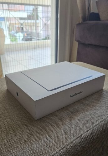 Περισσότερες πληροφορίες για "Apple MacBook Air 13" (2024) 13.6" Retina Display (M3-8-core/16GB/256GB SSD/8-Core GPU)"