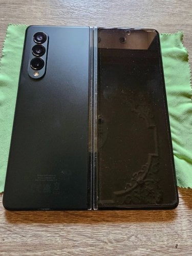 Περισσότερες πληροφορίες για "Samsung Z Fold 3"