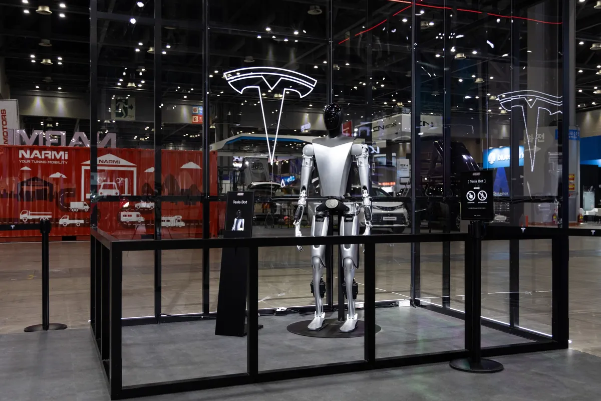 Ο επικεφαλής του προγράμματος ρομπότ Optimus της Tesla αποχωρεί από την εταιρεία