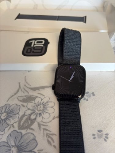 Περισσότερες πληροφορίες για "Apple Watch Series 10 (46mm Jet Black με Ink Sport Loop)"