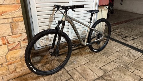 Περισσότερες πληροφορίες για "Mountain Bike Trail Cross Country Kona Kahuna 2023 29-inch Pewter"