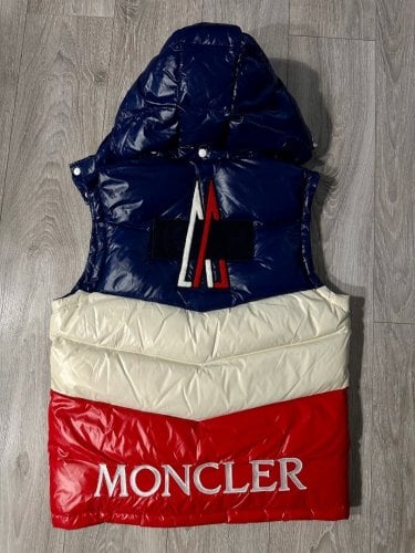 Περισσότερες πληροφορίες για "ΕΥΚΑΙΡΙΑ! (Moncler x Kith Pelat Down Vest)"