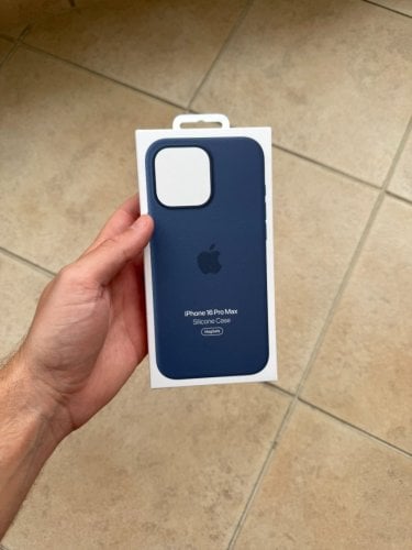 Περισσότερες πληροφορίες για "Apple Silicone Case with MagSafe Back Cover Σιλικόνης Denim (iPhone 16 Pro Max)"