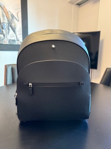 Περισσότερες πληροφορίες για "Mont Blanc Backpack Black"