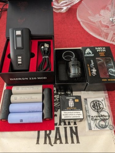Περισσότερες πληροφορίες για "Hadron 220 Box mod + Blaze Max RTA"