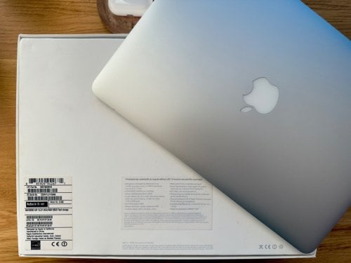 Περισσότερες πληροφορίες για "MacBook Air 13'' 2014 A1466"